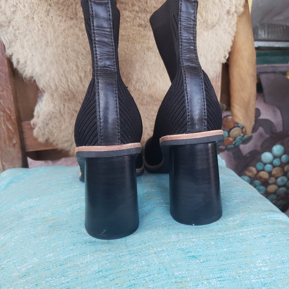 Initial boots - Picture 5 of 9